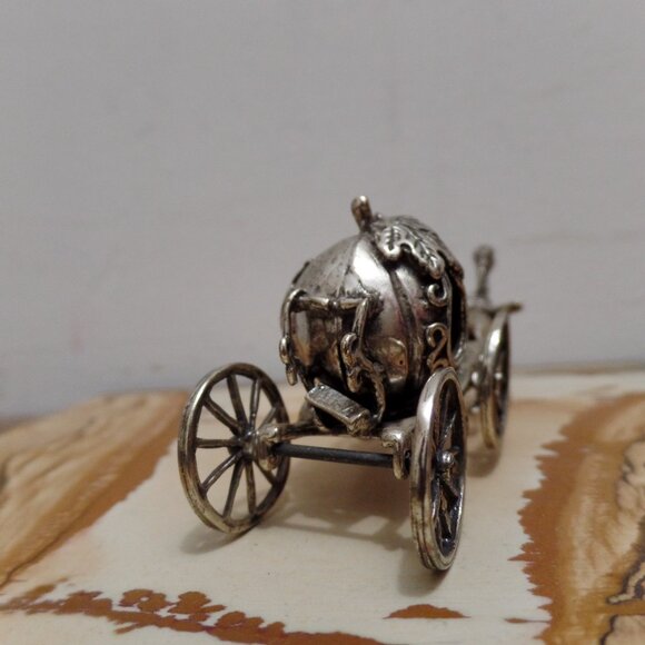 Miniature .800 Silver Horse Drawn Pumpkin Carriage - Picture 4 of 12